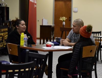 _DSC7992 - 3 people talking_crop_840_640